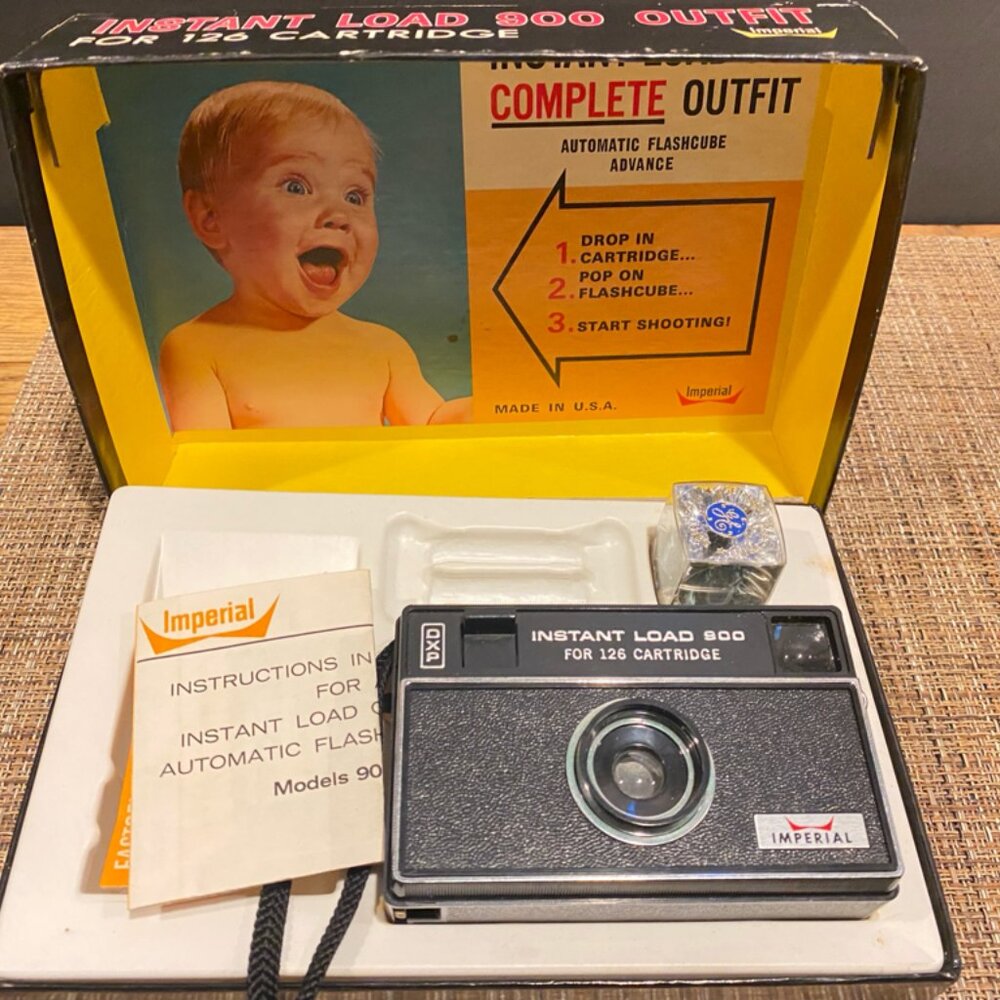 Vintage Imperial Instant Load 900 126 Camera with Original Box and Flashcubes